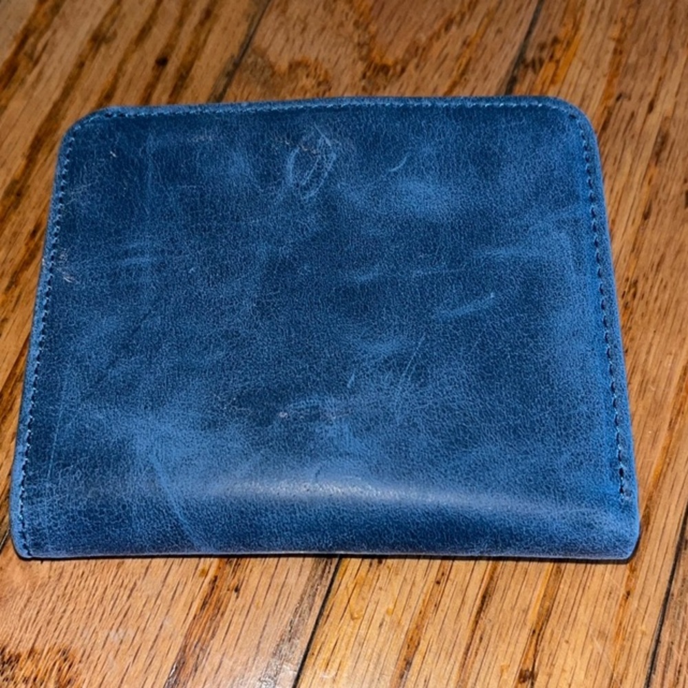 Beautiful Blue ITSLIFE Women’s Bi-Fold Wallet/ Zipper & Snap Closure